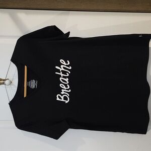 Danskin Now V-Neck T-Shirt 'Breathe' Print